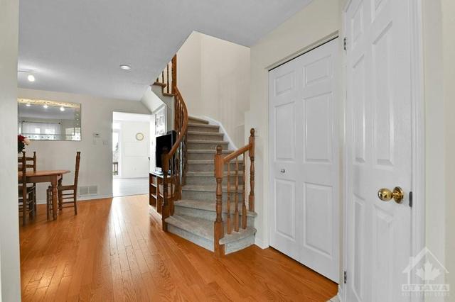 124 Montana Way, Townhouse with 3 bedrooms, 2 bathrooms and 3 parking in Ottawa ON | Image 3