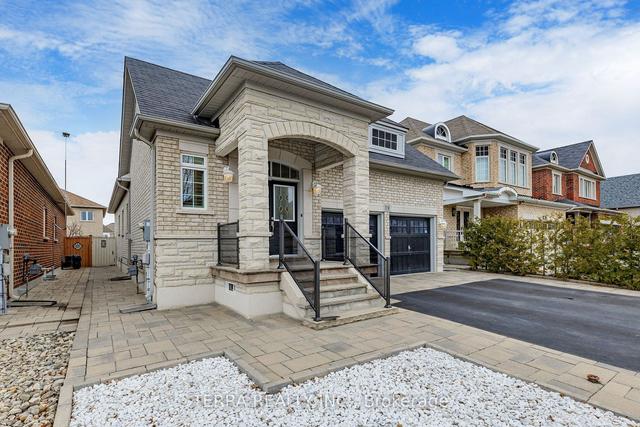 19 Isaiah Dr, House detached with 3 bedrooms, 3 bathrooms and 4 parking in Vaughan ON | Image 12