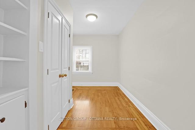 218 Main St, House detached with 2 bedrooms, 1 bathrooms and 2 parking in Ottawa ON | Image 4