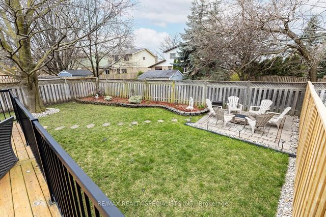7107 Cadiz Cres, House semidetached with 3 bedrooms, 2 bathrooms and 3 parking in Mississauga ON | Image 33