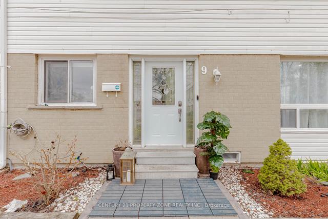 9 Glencairn Sq, House detached with 3 bedrooms, 2 bathrooms and 5 parking in Brampton ON | Image 12