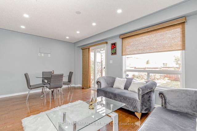 4 Vauxhall Cres E, House semidetached with 3 bedrooms, 3 bathrooms and 3 parking in Brampton ON | Image 8