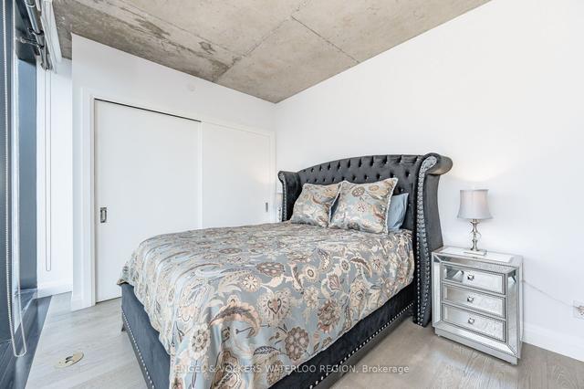 2406 - 224 King St W, Condo with 2 bedrooms, 1 bathrooms and 1 parking in Toronto ON | Image 7