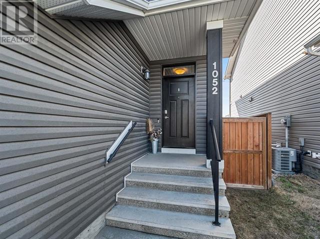 1052 Seton Circle Se, House semidetached with 3 bedrooms, 2 bathrooms and 2 parking in Calgary AB | Image 3