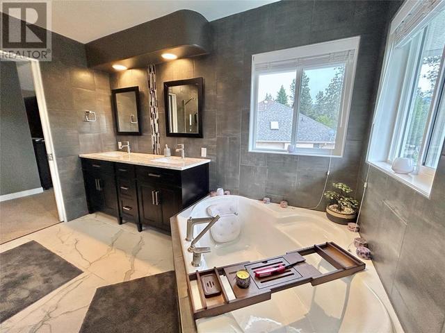 3911 Lakevale Place, House detached with 5 bedrooms, 3 bathrooms and 14 parking in Kelowna BC | Image 33