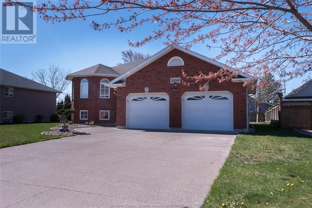 200 Gignac Crescent, House detached with 4 bedrooms, 2 bathrooms and null parking in LaSalle ON | Image 3