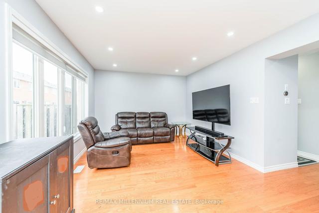 653 Gervais Terr, House attached with 3 bedrooms, 3 bathrooms and 2 parking in Milton ON | Image 3