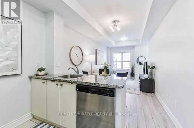 218 - 17 Coneflower Cres, Townhouse with 2 bedrooms, 1 bathrooms and 1 parking in Toronto ON | Image 18