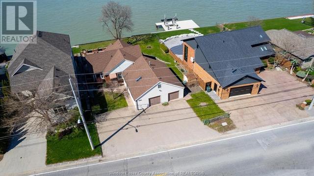9828 Riverside Drive East, House detached with 3 bedrooms, 2 bathrooms and null parking in Windsor ON | Image 2