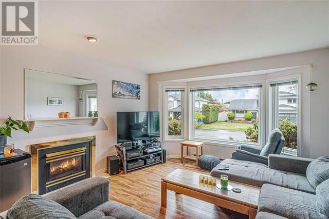 5959 Newport Dr, House detached with 3 bedrooms, 2 bathrooms and 4 parking in Nanaimo BC | Image 2