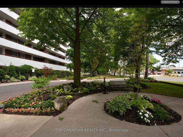 1203 - 1 Royal Orchard Blvd, Condo with 2 bedrooms, 2 bathrooms and 1 parking in Markham ON | Image 12