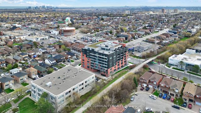 811 - 2433 Dufferin St N, Condo with 4 bedrooms, 2 bathrooms and 1 parking in Toronto ON | Image 1