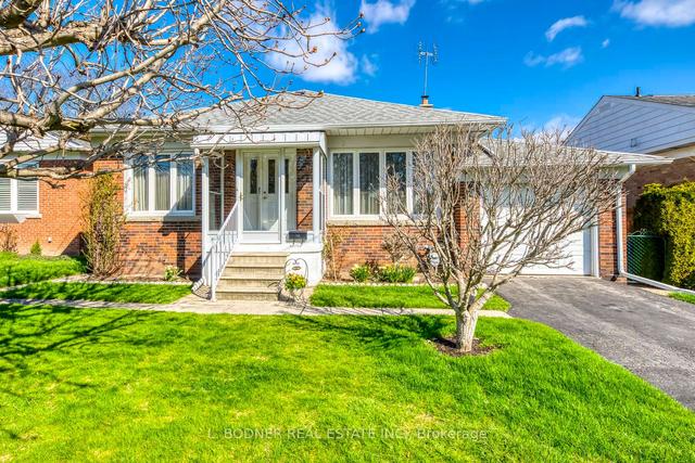 22 Burwood Rd, House detached with 3 bedrooms, 3 bathrooms and 3 parking in Toronto ON | Image 1