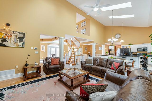 6 Lord Duncan Crt, House detached with 3 bedrooms, 3 bathrooms and 14 parking in Clarington ON | Image 7