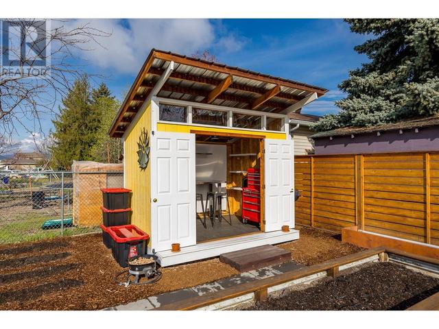904 Graham Road, House detached with 2 bedrooms, 1 bathrooms and 2 parking in Kelowna BC | Image 25