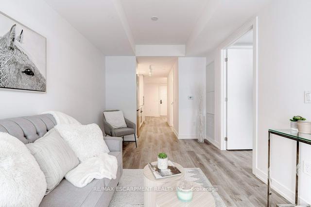 1111 - 1 Jarvis St, Condo with 1 bedrooms, 1 bathrooms and 0 parking in Hamilton ON | Image 2