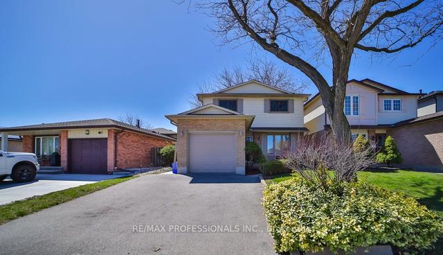 19 Salina Pl, House detached with 3 bedrooms, 3 bathrooms and 3 parking in Hamilton ON | Image 1