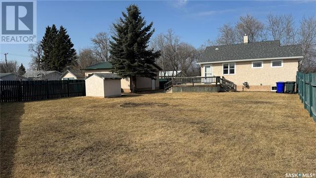 745 6th Street E, House detached with 3 bedrooms, 2 bathrooms and null parking in Prince Albert SK | Image 2