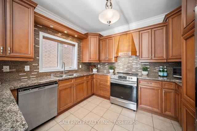 244 Kingsview Dr, House detached with 4 bedrooms, 4 bathrooms and 6 parking in Vaughan ON | Image 2