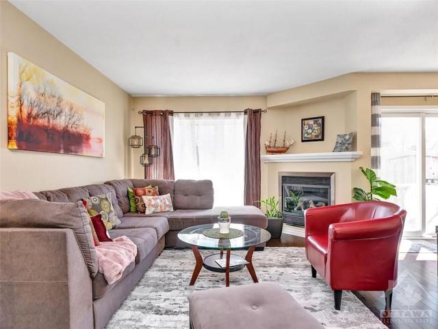 208 Greenridge Street, Townhouse with 3 bedrooms, 3 bathrooms and 3 parking in Ottawa ON | Image 6
