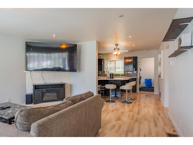 2624 Columbia Avenue, House detached with 3 bedrooms, 2 bathrooms and 6 parking in Castlegar BC | Image 8