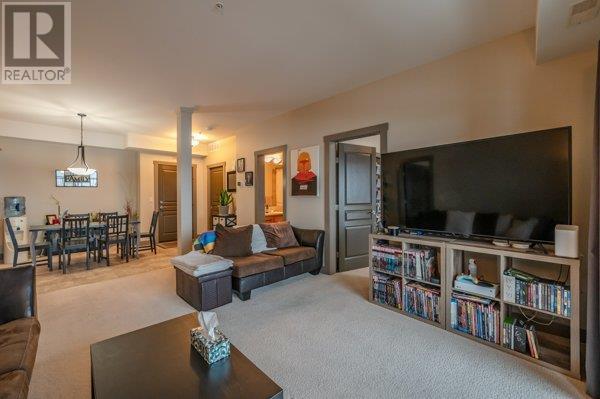 202 - 873 Forestbrook Drive, Condo with 2 bedrooms, 2 bathrooms and 1 parking in Penticton BC | Image 3