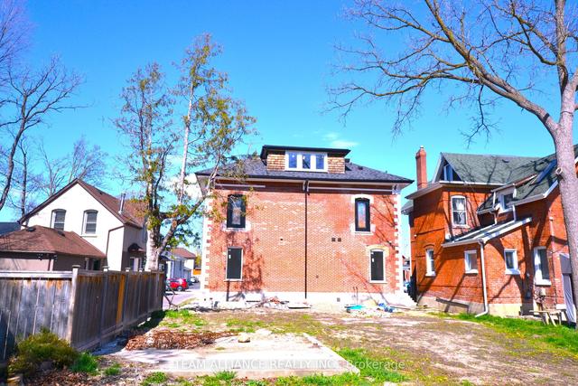 249 Main St N, House detached with 6 bedrooms, 5 bathrooms and 2 parking in Brampton ON | Image 17
