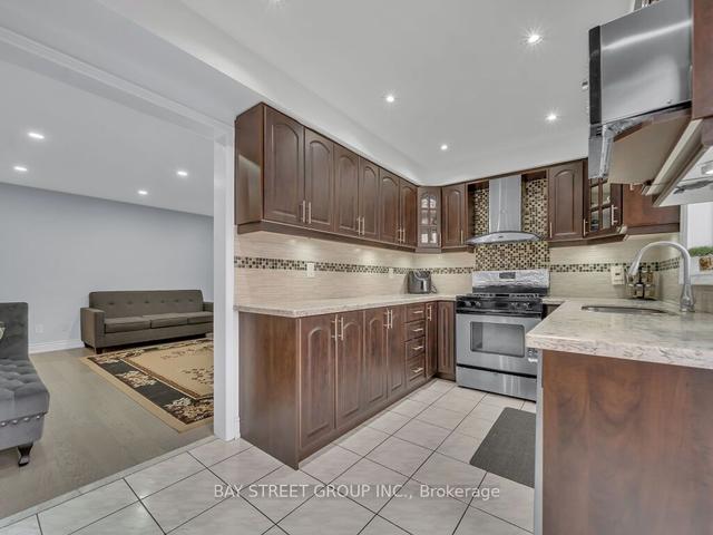 56 Hood Cres, House detached with 3 bedrooms, 4 bathrooms and 3 parking in Brampton ON | Image 3