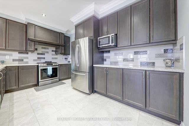 424 Brisdale Dr, House detached with 4 bedrooms, 5 bathrooms and 4 parking in Brampton ON | Image 3