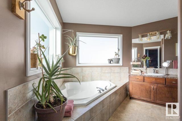 5928 12 Av Sw, House detached with 3 bedrooms, 2 bathrooms and null parking in Edmonton AB | Image 26