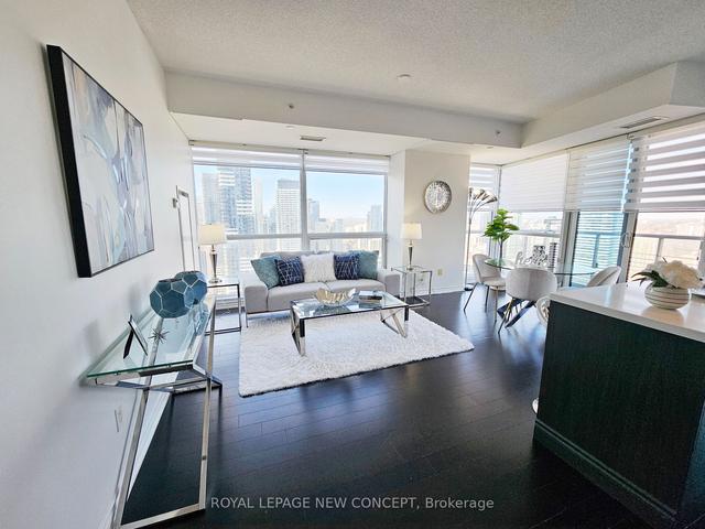 4102 - 386 Yonge St, Condo with 2 bedrooms, 2 bathrooms and 1 parking in Toronto ON | Image 18