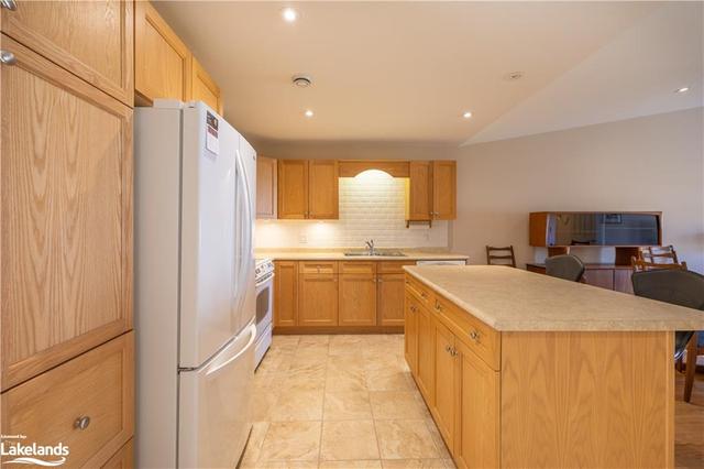 30 Meadows Lane, House attached with 2 bedrooms, 1 bathrooms and 2 parking in Wasaga Beach ON | Image 2