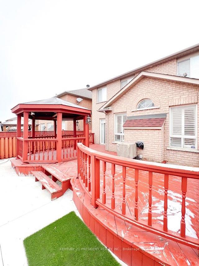 32 Angelucci Dr, House detached with 4 bedrooms, 5 bathrooms and 6 parking in Brampton ON | Image 10