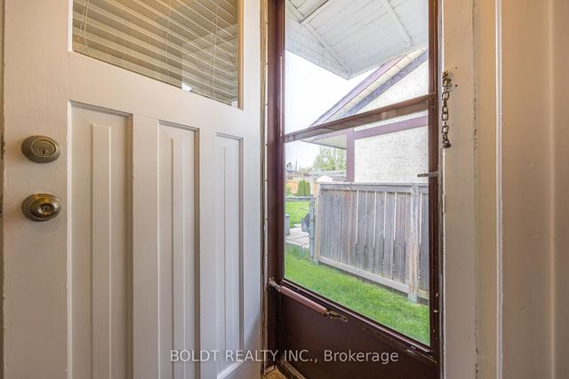 48 Grove Ave, House detached with 3 bedrooms, 1 bathrooms and 5 parking in St. Catharines ON | Image 8