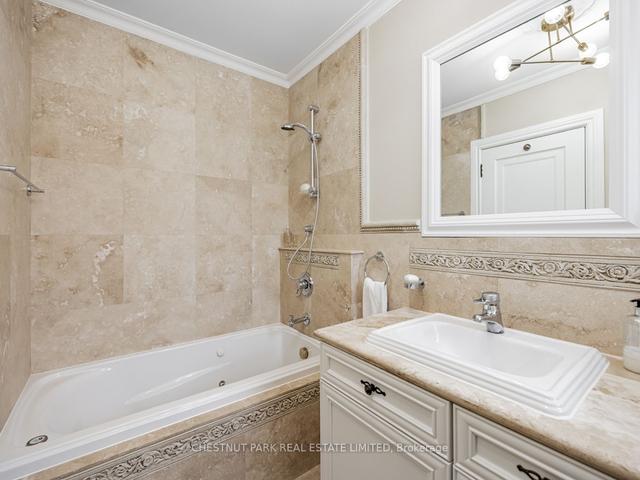 1113 Kipling Ave, House detached with 2 bedrooms, 2 bathrooms and 5 parking in Toronto ON | Image 4