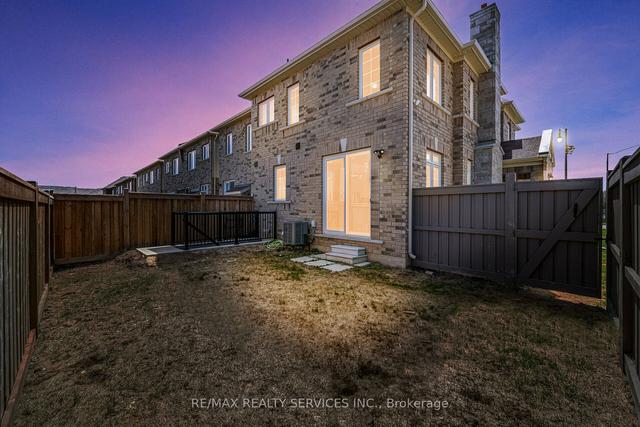 5 Novice Dr, House attached with 3 bedrooms, 4 bathrooms and 4 parking in Brampton ON | Image 29