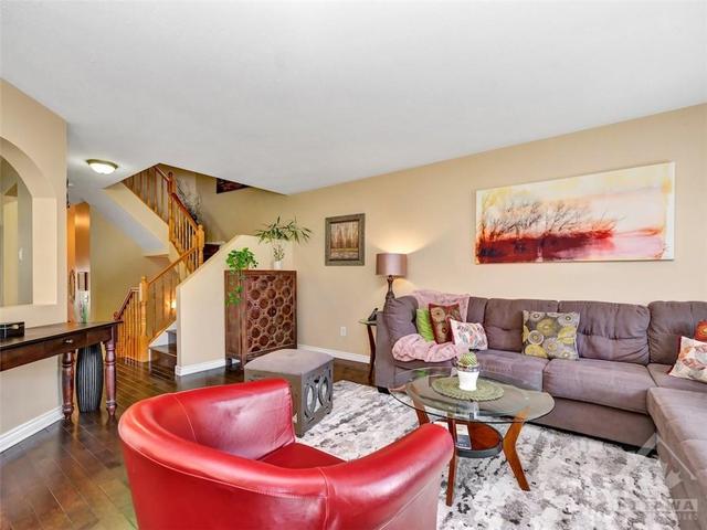 208 Greenridge Street, Townhouse with 3 bedrooms, 3 bathrooms and 3 parking in Ottawa ON | Image 7