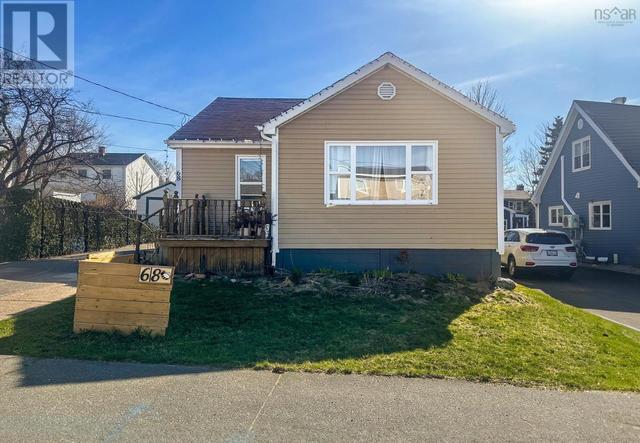 68 Castle Drive, House detached with 3 bedrooms, 1 bathrooms and null parking in Cape Breton NS | Image 1