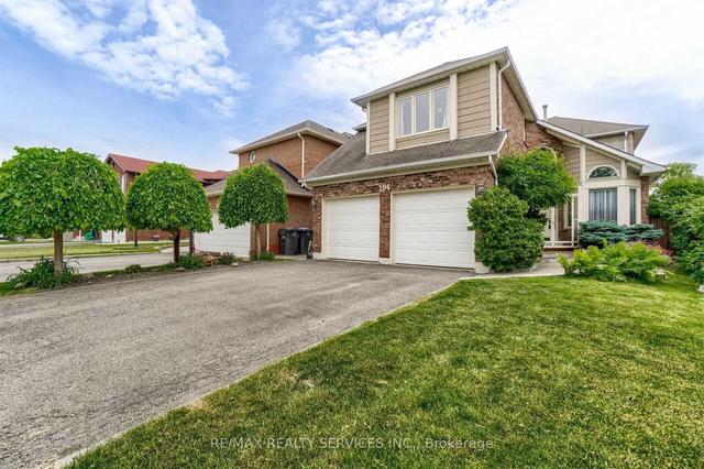 104 Lord Simcoe Dr, House detached with 4 bedrooms, 3 bathrooms and 4 parking in Brampton ON | Image 1