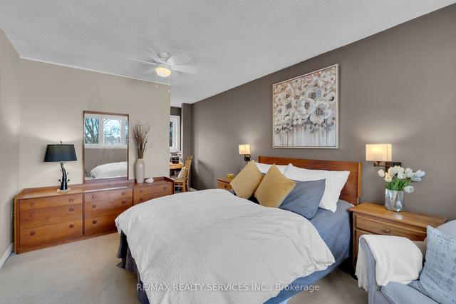 60 Lorraine Cres, House detached with 3 bedrooms, 3 bathrooms and 4 parking in Brampton ON | Image 10