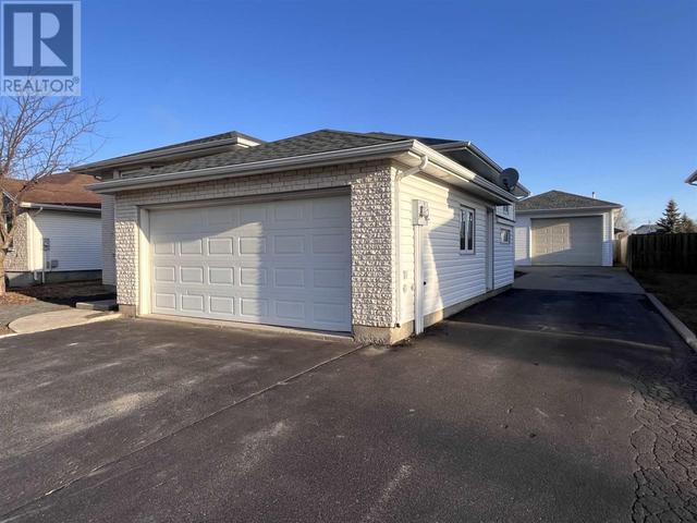 755 Porcupine Blvd, House detached with 3 bedrooms, 3 bathrooms and null parking in Thunder Bay ON | Image 2