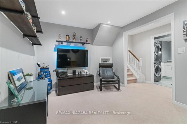 820 Miriam Cres, House detached with 2 bedrooms, 2 bathrooms and 3 parking in Burlington ON | Image 19