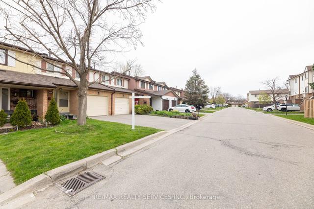 145 Baronwood Crt, Townhouse with 3 bedrooms, 3 bathrooms and 2 parking in Brampton ON | Image 23
