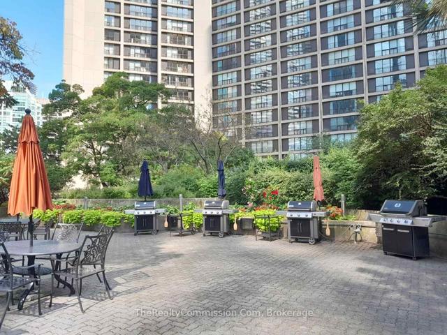 2037 - 33 Harbour Sq, Condo with 2 bedrooms, 2 bathrooms and 1 parking in Toronto ON | Image 16
