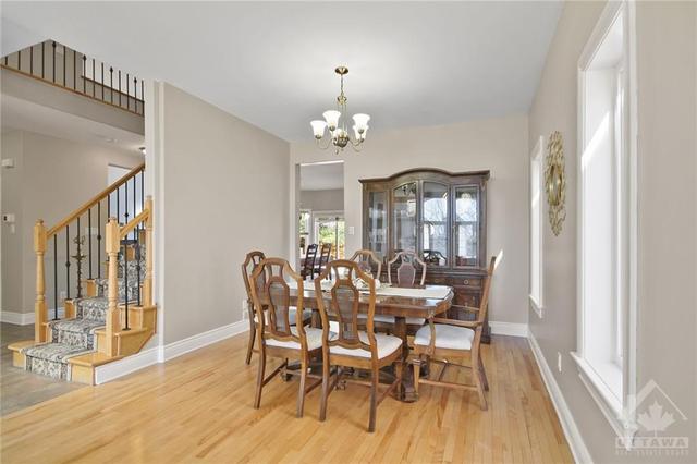 128 Oakfield Crescent, House detached with 4 bedrooms, 4 bathrooms and 4 parking in Ottawa ON | Image 8