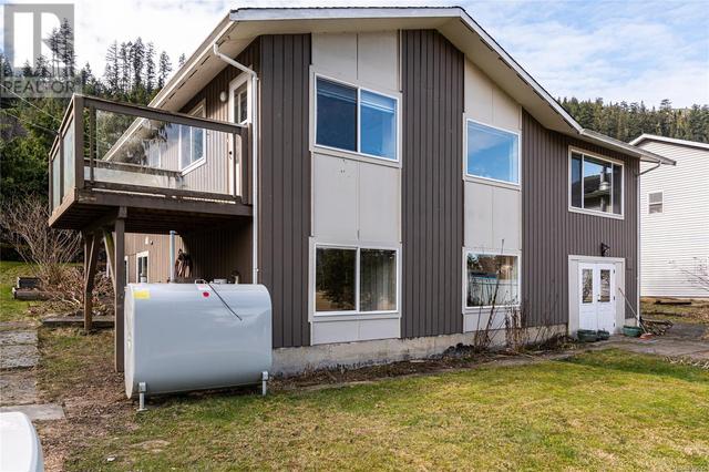 491 Macmillan Dr, House detached with 4 bedrooms, 3 bathrooms and 4 parking in Sayward BC | Image 3