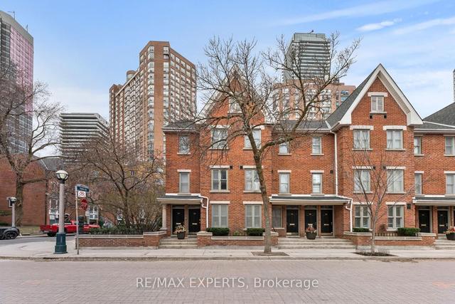1 - 52 St Nicholas St, Townhouse with 1 bedrooms, 2 bathrooms and 2 parking in Toronto ON | Image 1