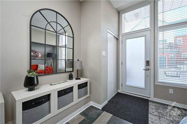 9 - 170 Cathcart Street, Townhouse with 1 bedrooms, 2 bathrooms and 1 parking in Ottawa ON | Image 2