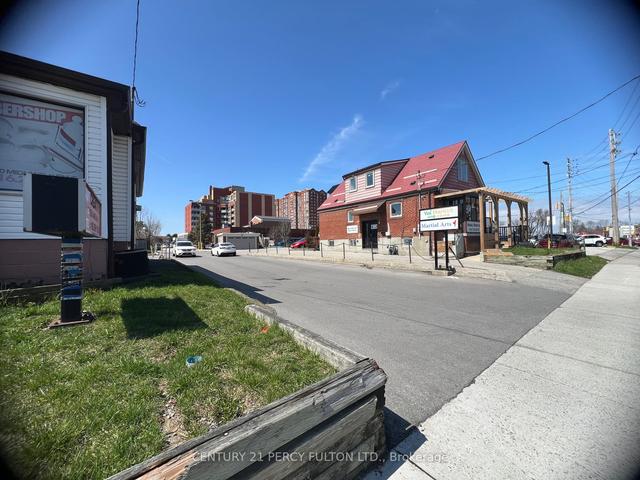 808 Midland Ave, House detached with 2 bedrooms, 3 bathrooms and 10 parking in Toronto ON | Image 3