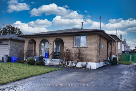 32 Arno St, House detached with 3 bedrooms, 2 bathrooms and 2 parking in Hamilton ON | Card Image